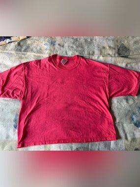 Vintage Russell Athletic Women’s Coral  Solid Crew Neck Short Sleeve Cotton Tee